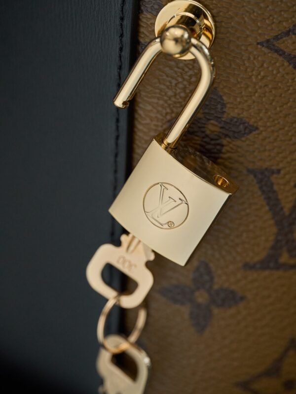 wsxc1762511294170_3 LOUIS VUITTON LV GHW Cannes 2 Way Shoulder Bag