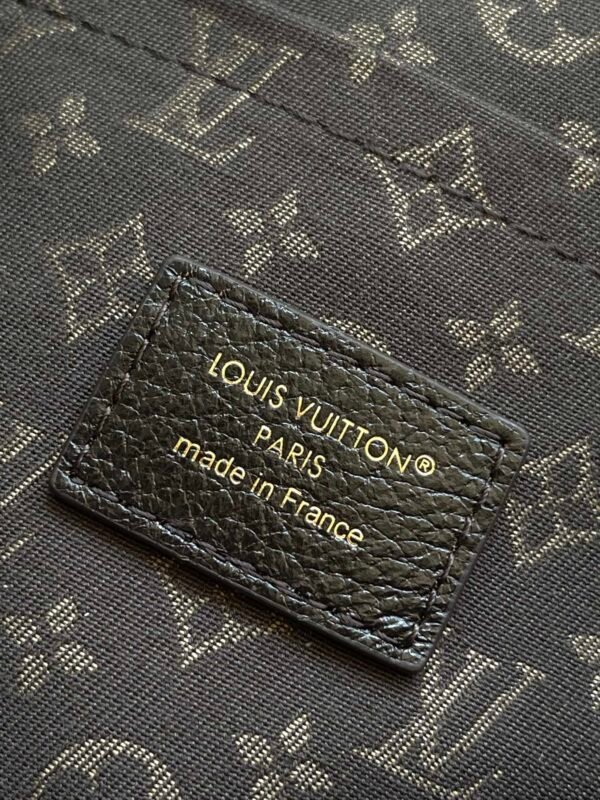 Louis Vuitton Express Travel