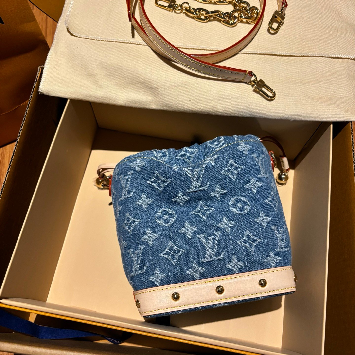 LOUIS VUITTON Nano Noe Bucket Bag - Image 17