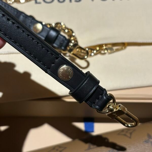 LOUIS VUITTON  Monogram Ivy Wallet On Chain
