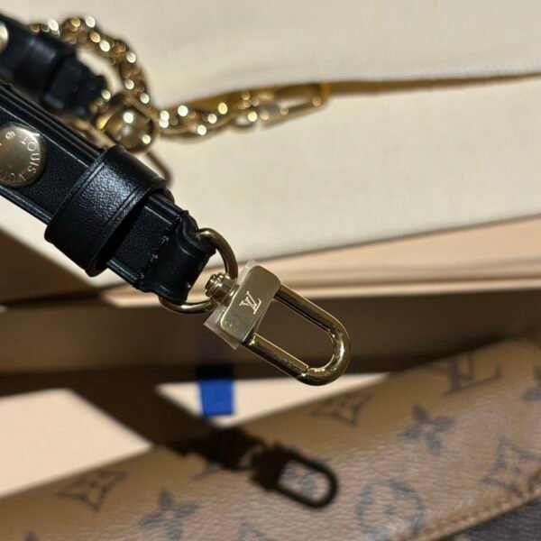 LOUIS VUITTON  Monogram Ivy Wallet On Chain