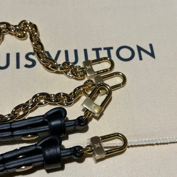 LOUIS VUITTON  Monogram Ivy Wallet On Chain