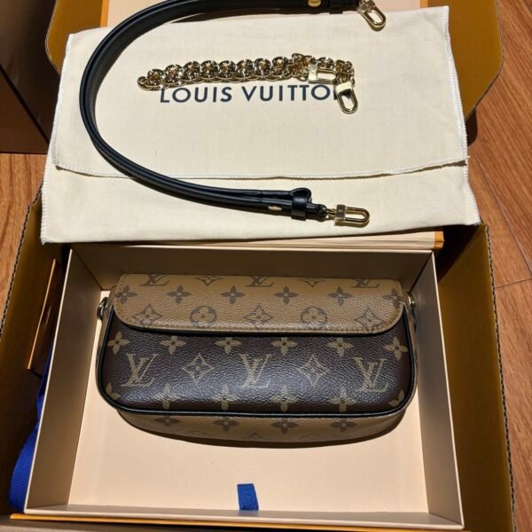 LOUIS VUITTON  Monogram Ivy Wallet On Chain
