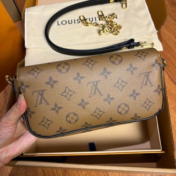 LOUIS VUITTON  Monogram Ivy Wallet On Chain