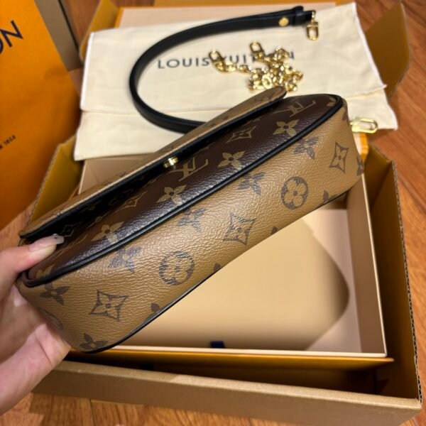 LOUIS VUITTON  Monogram Ivy Wallet On Chain