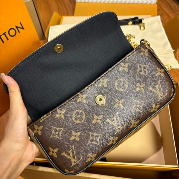 LOUIS VUITTON  Monogram Ivy Wallet On Chain