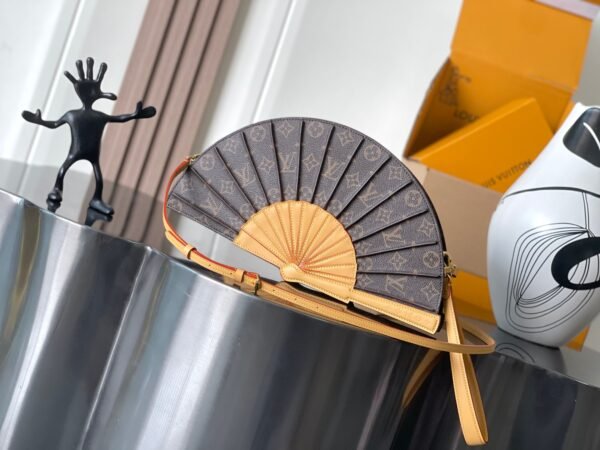 LV Fan Monogram