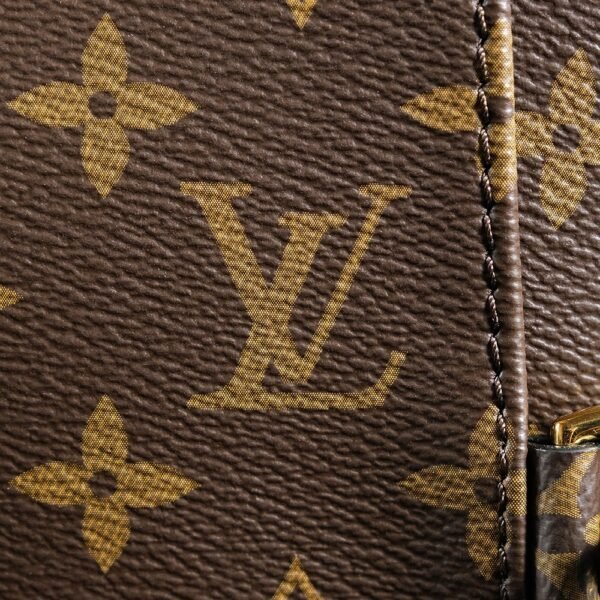 𝐌𝐎𝐍𝐓𝐒𝐎𝐔𝐑𝐈𝐒