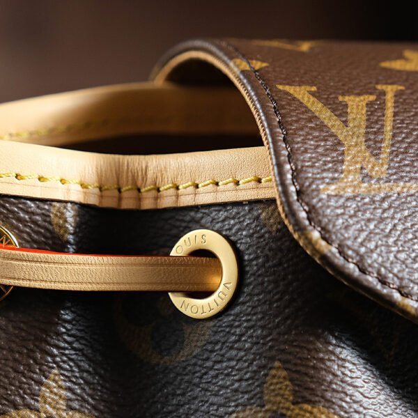 𝐌𝐎𝐍𝐓𝐒𝐎𝐔𝐑𝐈𝐒