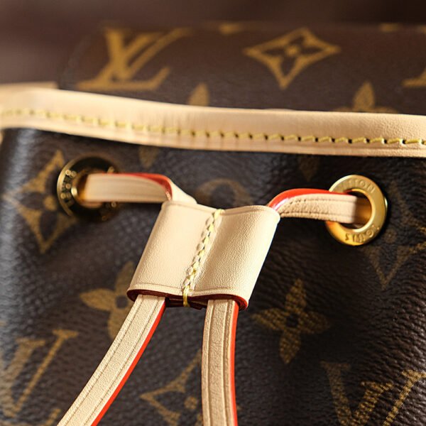 𝐌𝐎𝐍𝐓𝐒𝐎𝐔𝐑𝐈𝐒