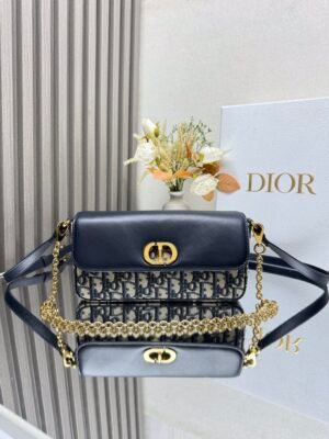wsxc1762868636155_0 DIOR 30Montaigne Avenue East-Wesr With chain