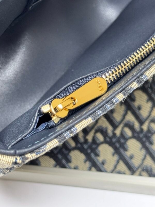 wsxc1762868636155_7 DIOR 30Montaigne Avenue East-Wesr With chain