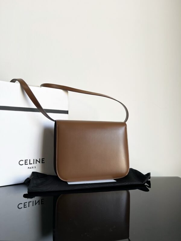 Classic CLASSIC BOX polished calfskin handbag with tumbled grain