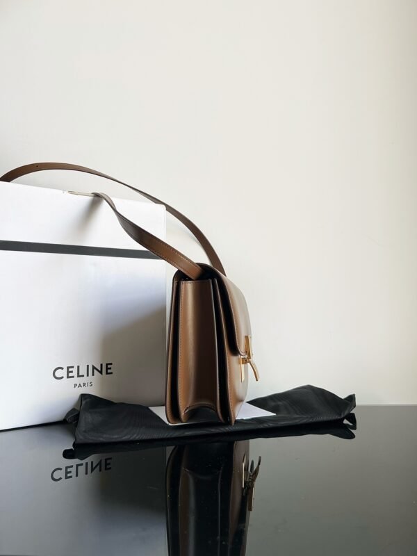 Classic CLASSIC BOX polished calfskin handbag with tumbled grain