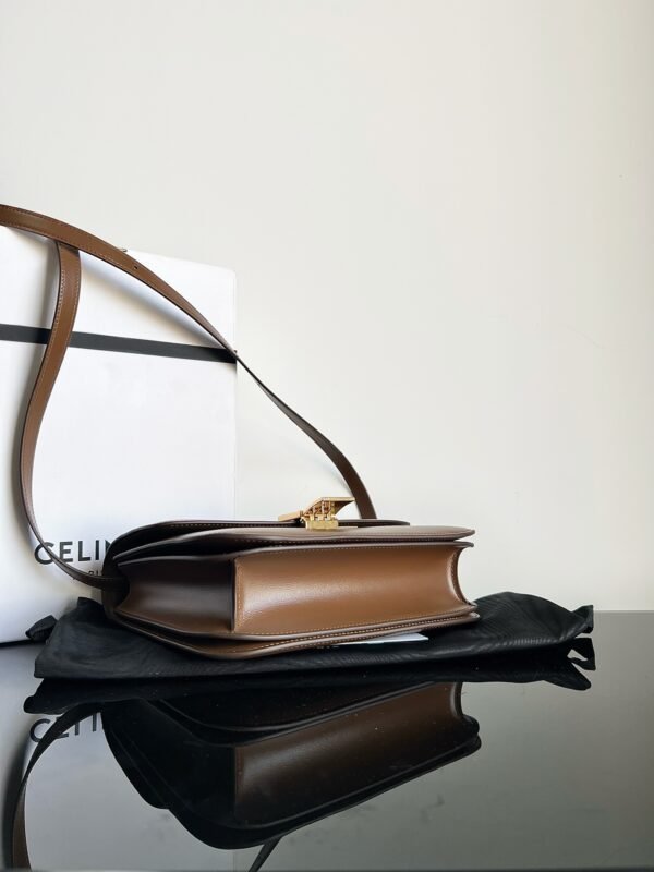 Classic CLASSIC BOX polished calfskin handbag with tumbled grain