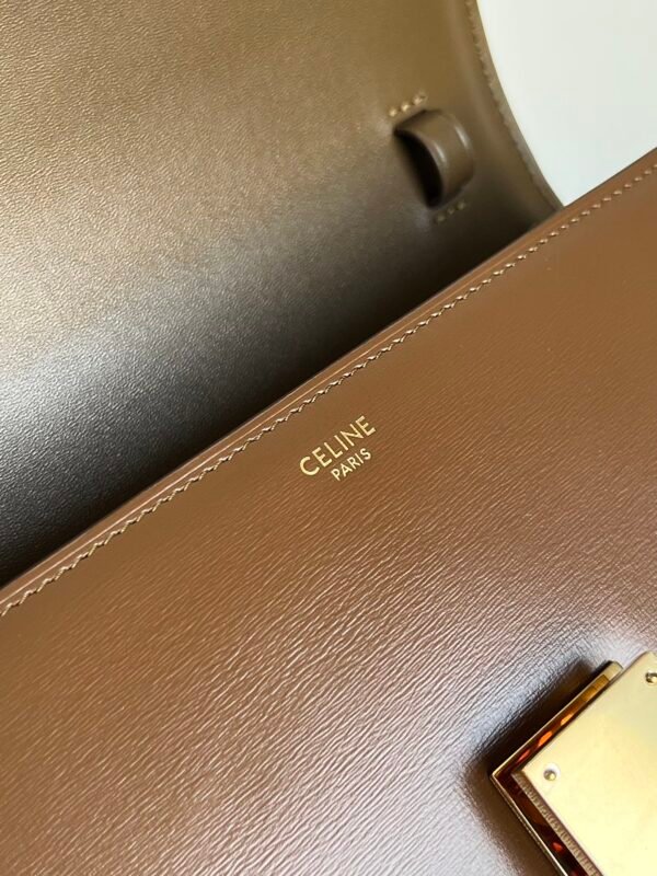 Classic CLASSIC BOX polished calfskin handbag with tumbled grain