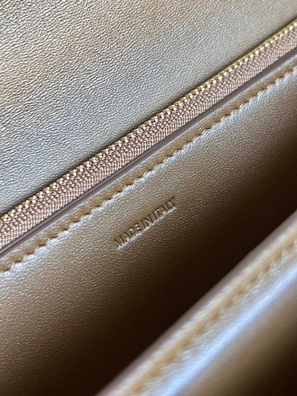 Classic CLASSIC BOX polished calfskin handbag with tumbled grain